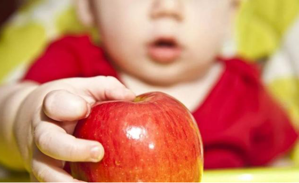 手里一个苹果我们可以