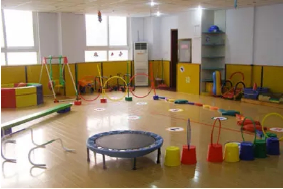 感觉统合训练课教案设计--滑板游戏训练